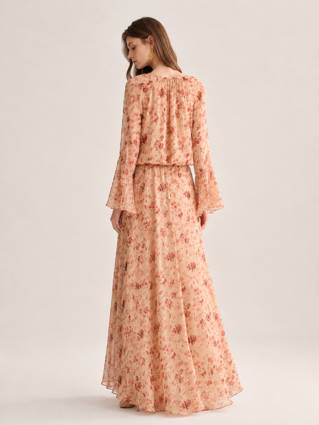 Delicate floral print and elegant lantern-sleeved chiffon dress